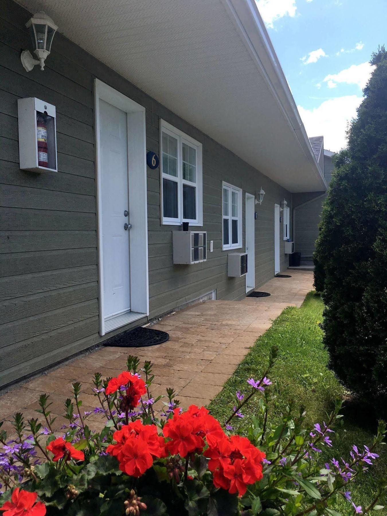 Motel Des Cedres Sherbrooke Buitenkant foto