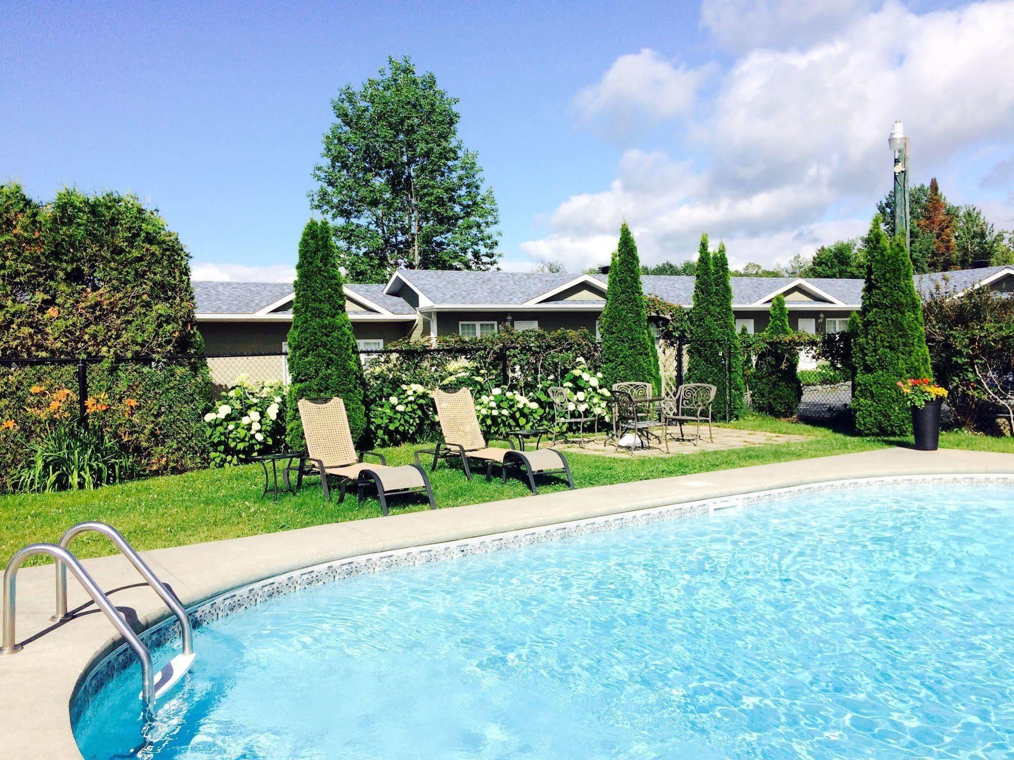 Motel Des Cedres Sherbrooke Buitenkant foto