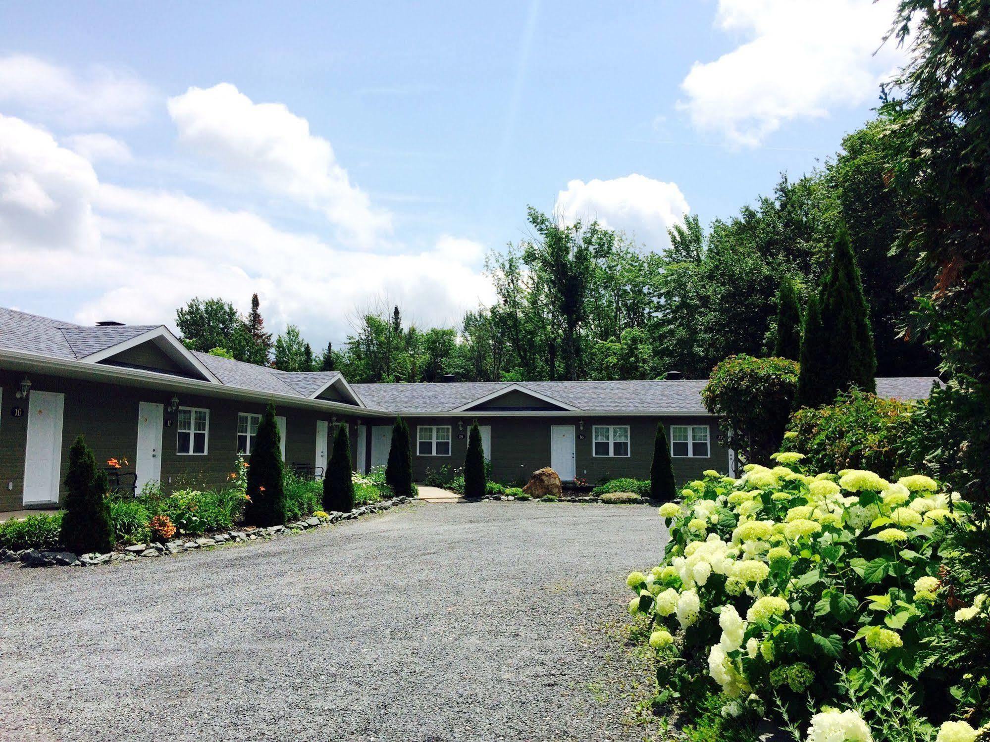 Motel Des Cedres Sherbrooke Buitenkant foto